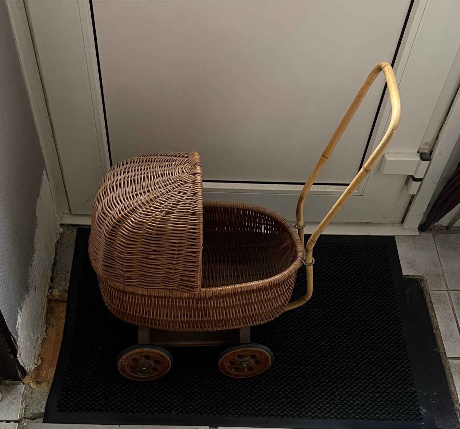 Vintage rieten poppenwagen, Ophalen, Gebruikt, Jongen of Meisje