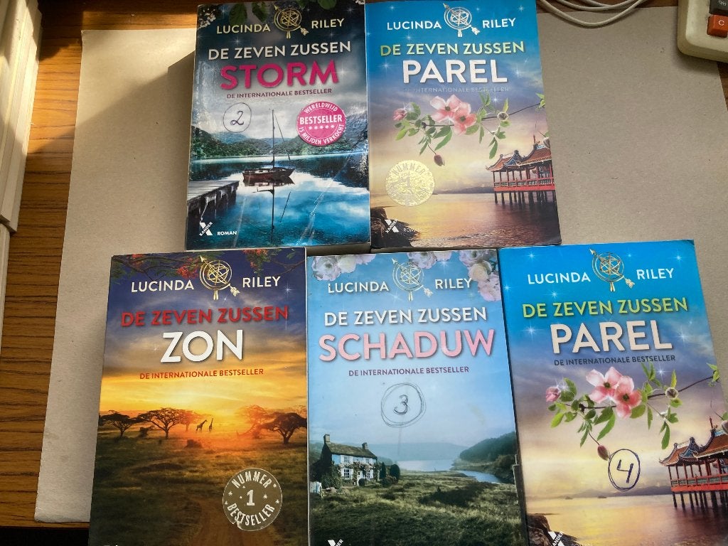 T.K. nog 4 boeken van Lucinda Riley Zie actuele lijst, Ophalen of Verzenden, Gelezen, Lucinda Riley, Wereld overig