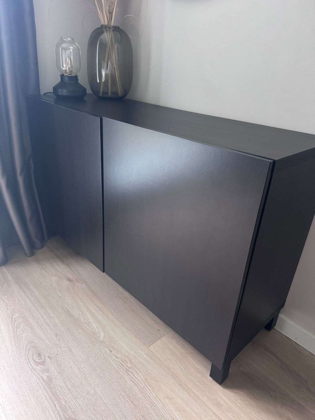 IKEA Dressoir/Tafeltje - Zwart met twee deuren, Gebruikt, 100 tot 150 cm, Ophalen of Verzenden, 25 tot 50 cm