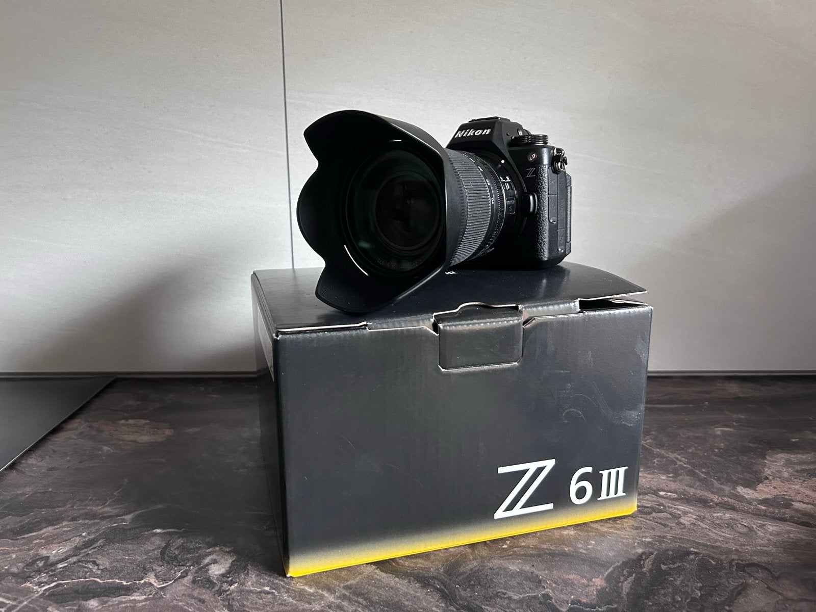 Nikon Z6 III met NIKKOR Z 24-70mm f/4 S objectief factuur, Beeldstabilisatie, Ophalen of Verzenden, Zo goed als nieuw, 4 t/m 7 keer
