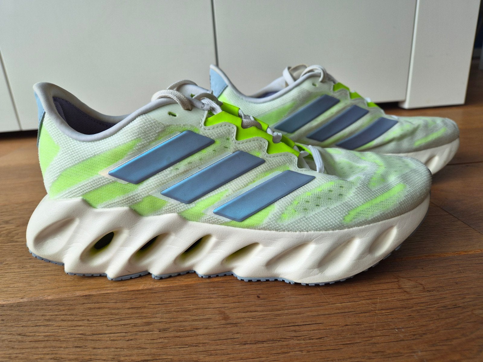 Zo goed als nieuwe Adidas Switch FWD hardloopschoenen – Mt42, Adidas, Hardloopschoenen, Ophalen of Verzenden, Zo goed als nieuw