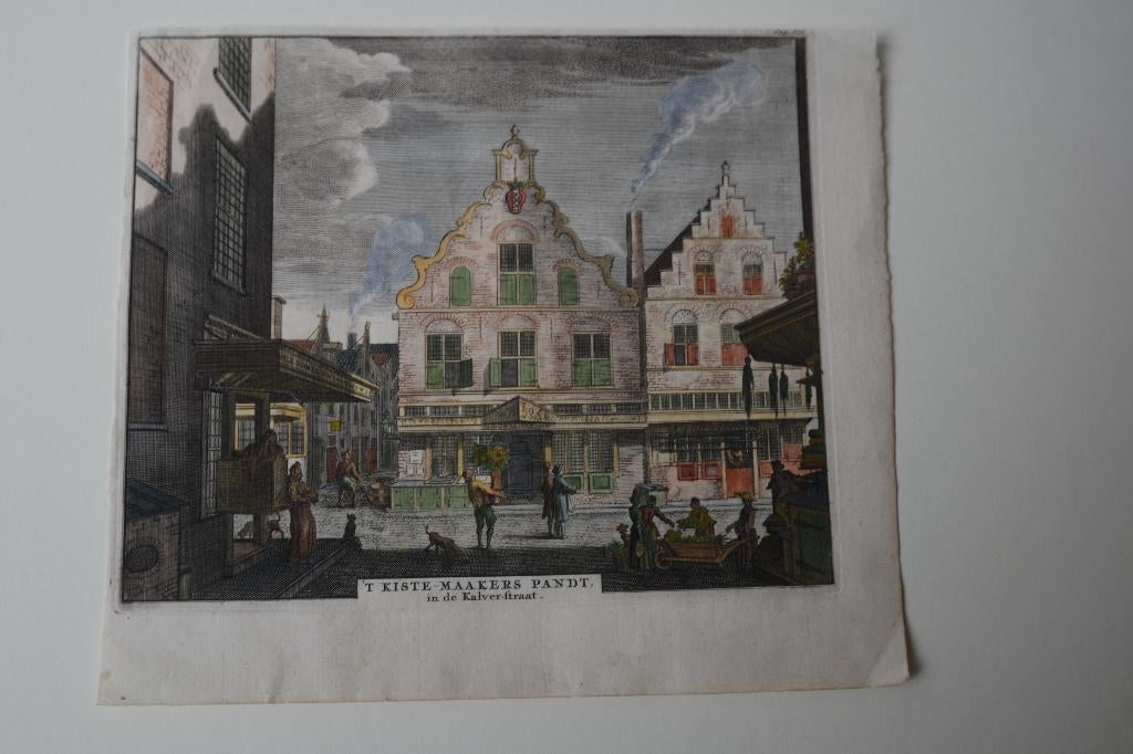 AMSTERDAM KALVERSTRAAT KISTENMAKERS-PAND KOPERGRAVURE E13, Antiek en Kunst, Kunst | Etsen en Gravures, Verzenden, Stadsgezicht