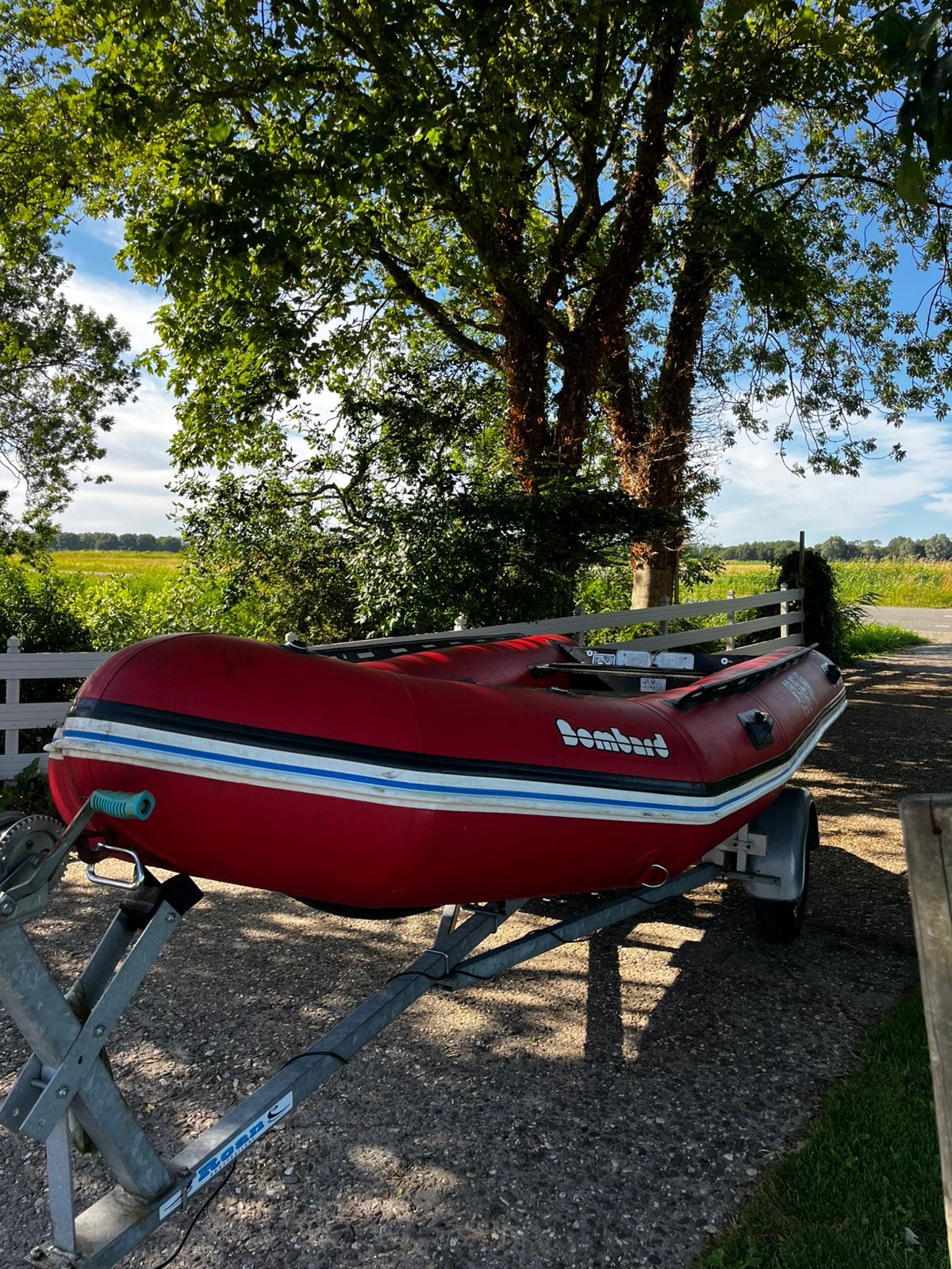 Set bestaande uit rubberboot, 25PK 2-takt en trailer, Watersport en Boten, Rubberboten, Ophalen, Airdeck, Gebruikt, Bombard