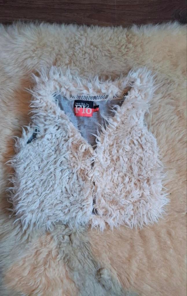 LikeFlo - Een hele leuke fluffy gilet / bodywarmer - Maat 2, Ophalen of Verzenden, Zo goed als nieuw
