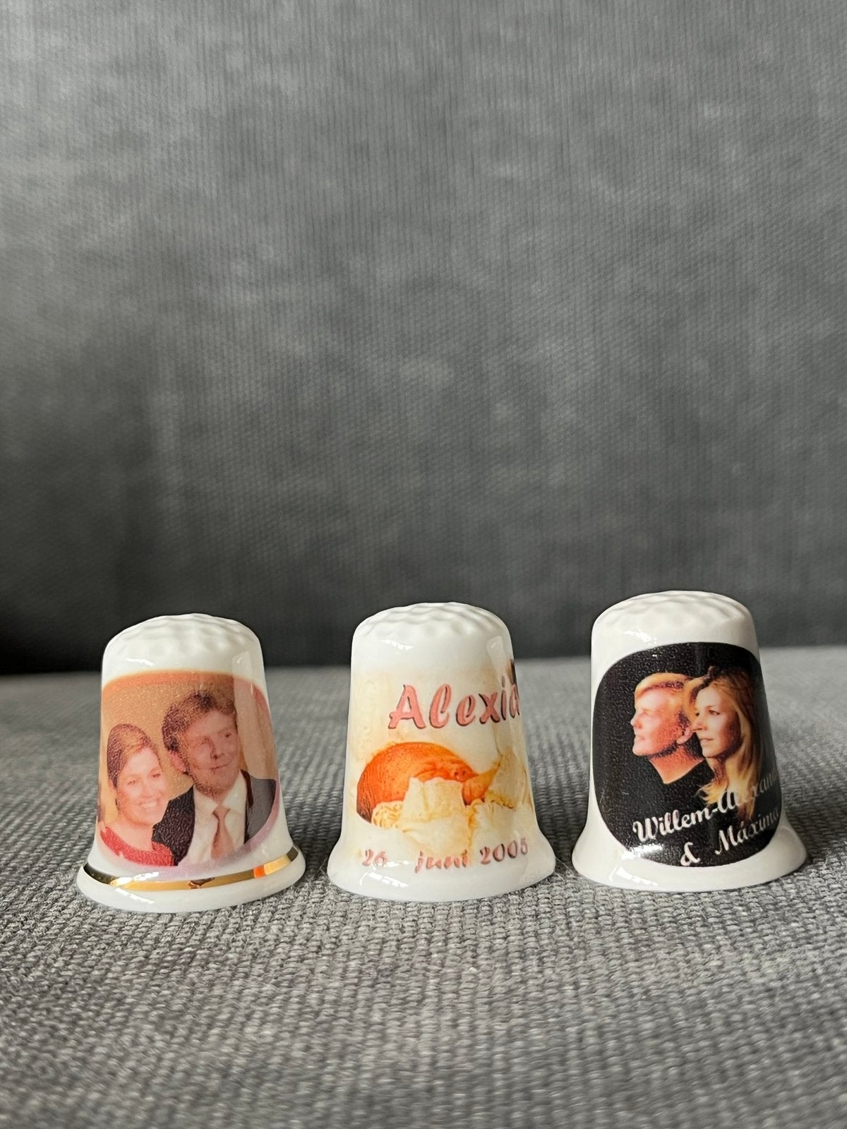 Set van 3 porseleinen vingerhoedjes – Koninklijk Huis, Ophalen of Verzenden, Zo goed als nieuw