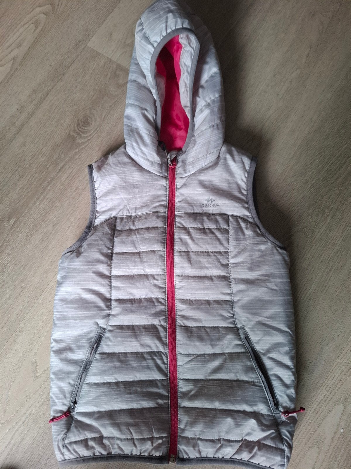 Nieuwe Bodywarmer Quechua maat 122-128, Ophalen of Verzenden, Nieuw, Meisje, Jas