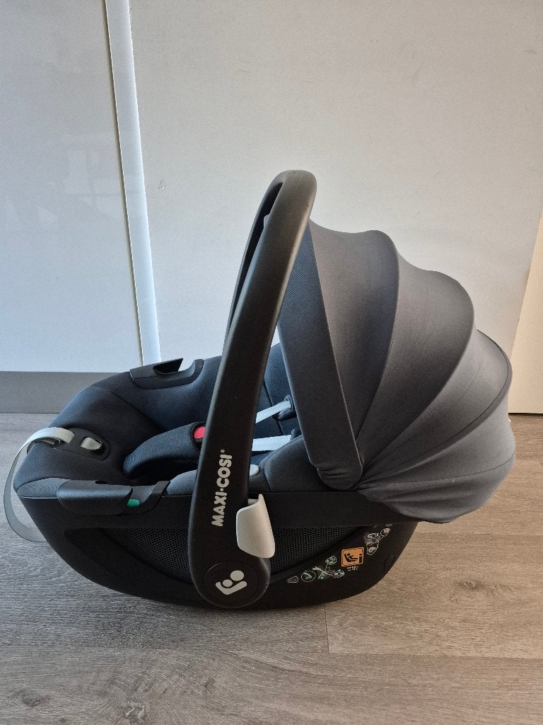 Maxi cosi Pebble 360 met familifix base, Ophalen, Zo goed als nieuw, Isofix, 0 t/m 13 kg