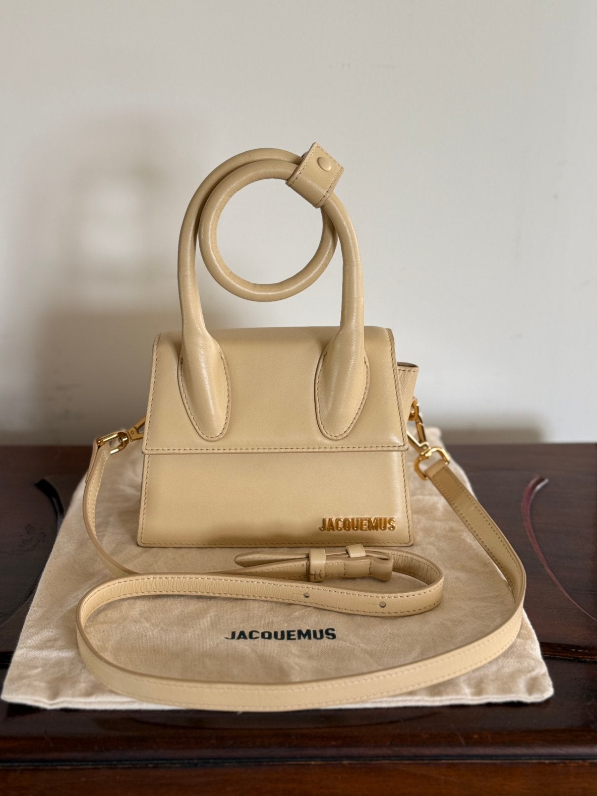 Jacquemus Le Chiquito Moyen Handtas Beige, Ophalen of Verzenden, Zo goed als nieuw, Beige, Handtas
