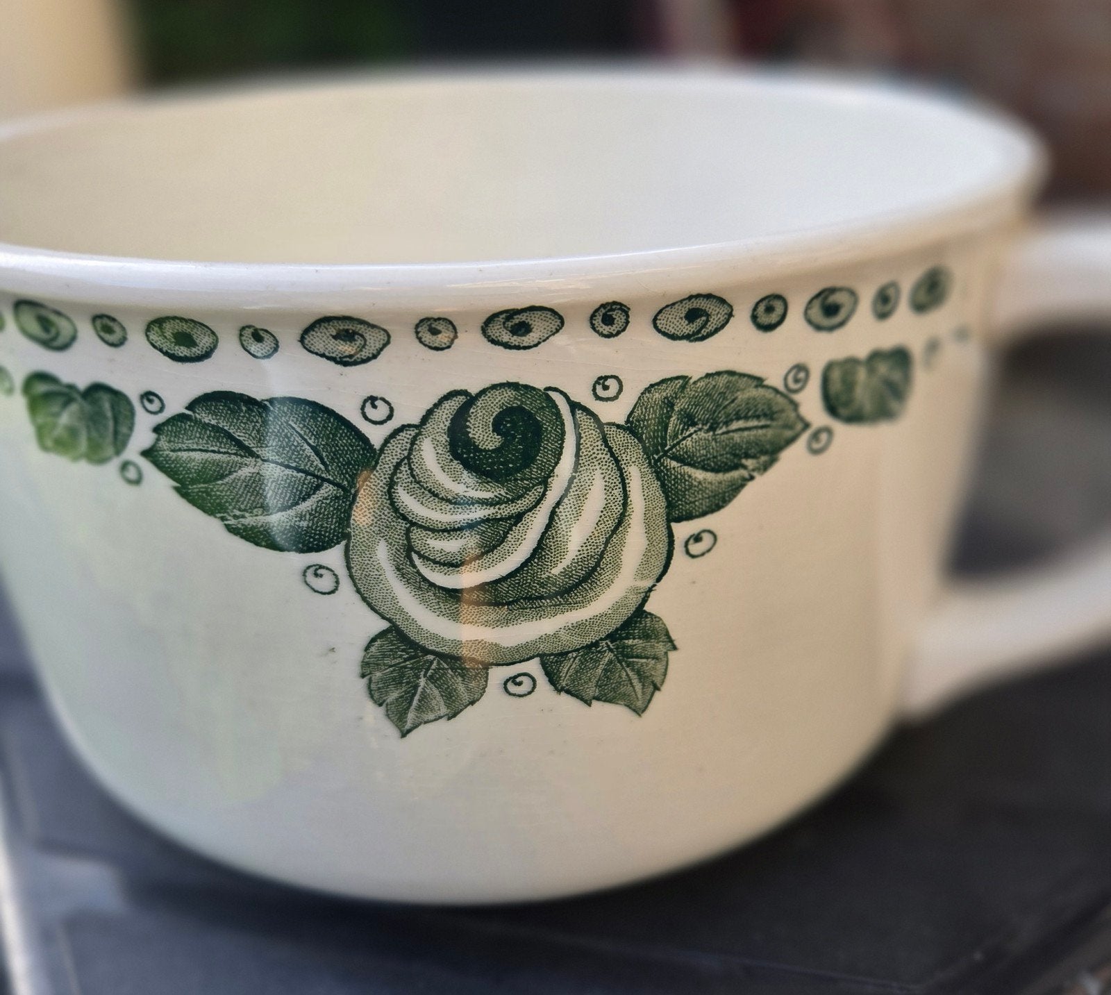 Aardewerk pot met groen rozenpatroon. Merk: Boch Tosca, Antiek en Kunst, Ophalen of Verzenden