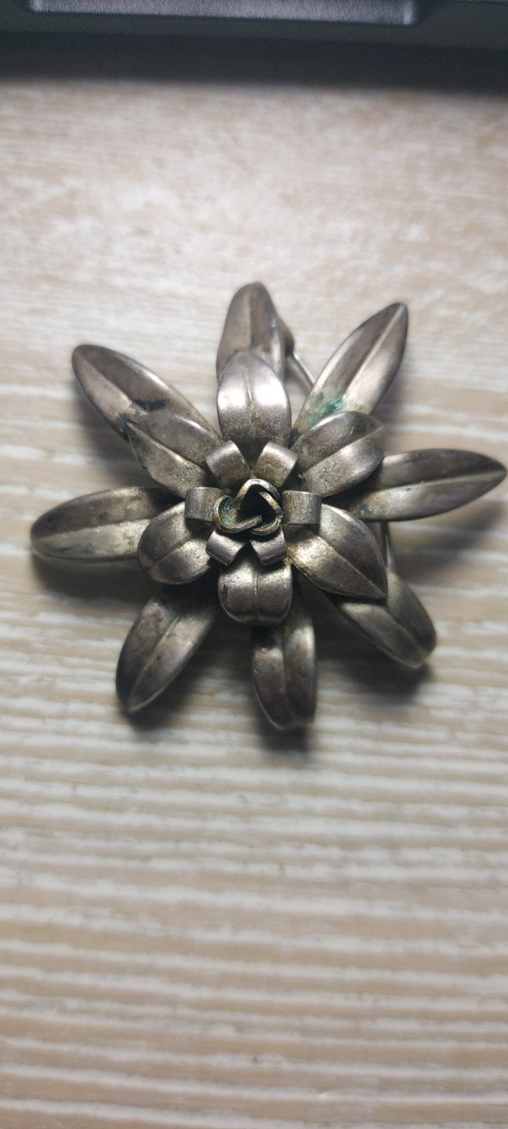 Vintage Zilverkleurige Bloem Broche, Ophalen, 4 tot 7 cm, Gebruikt, Zilver