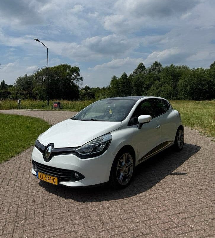 Renault Clio 0.9 TCE PANO & STOELVERWARMING, Voorwielaandrijving, 898 cc, Stof, 40 €/maand