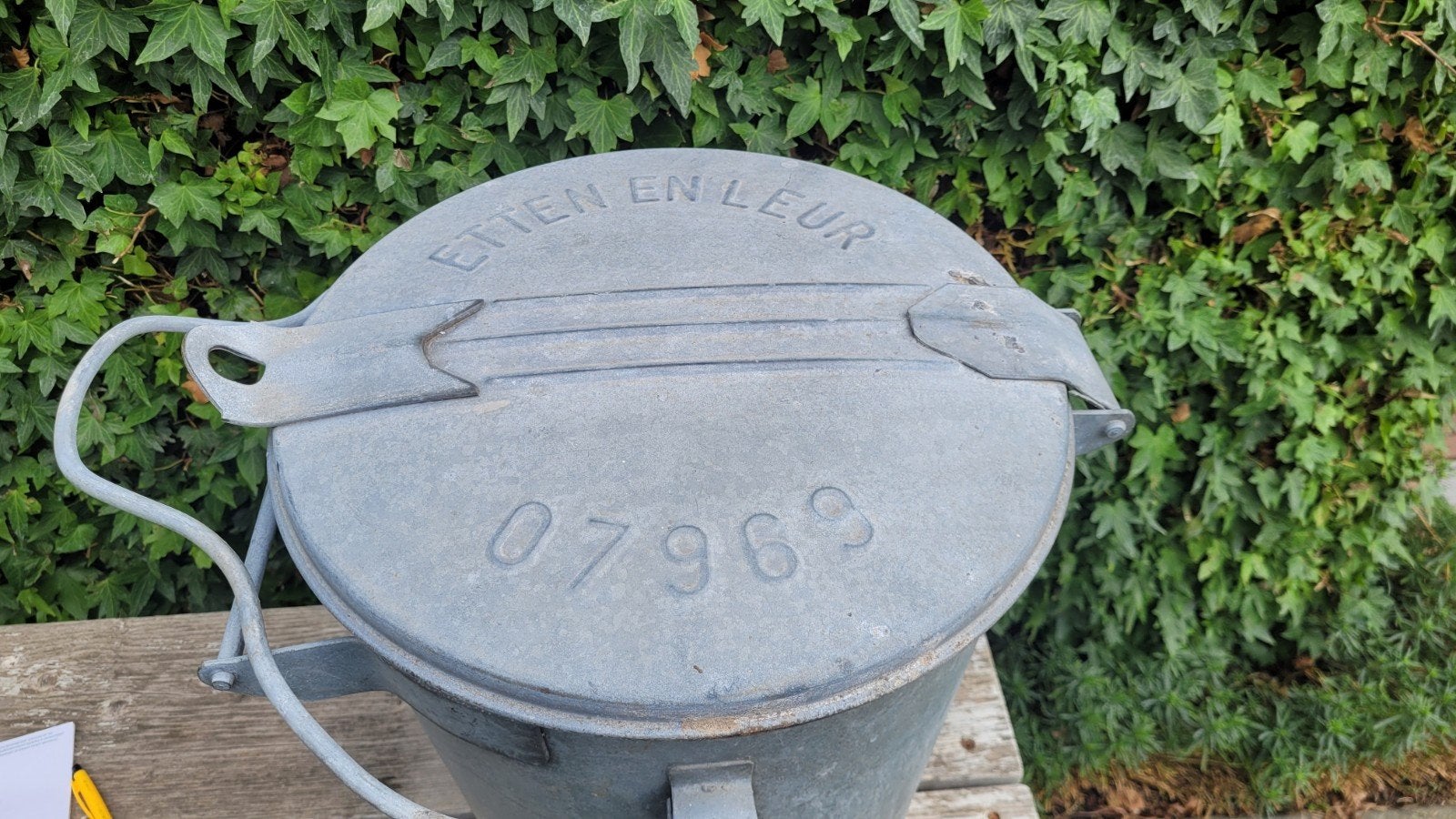 Unieke antieke zinken vuilnisbak "Etten-Leur", 40 liter of meer, Ophalen, Gebruikt