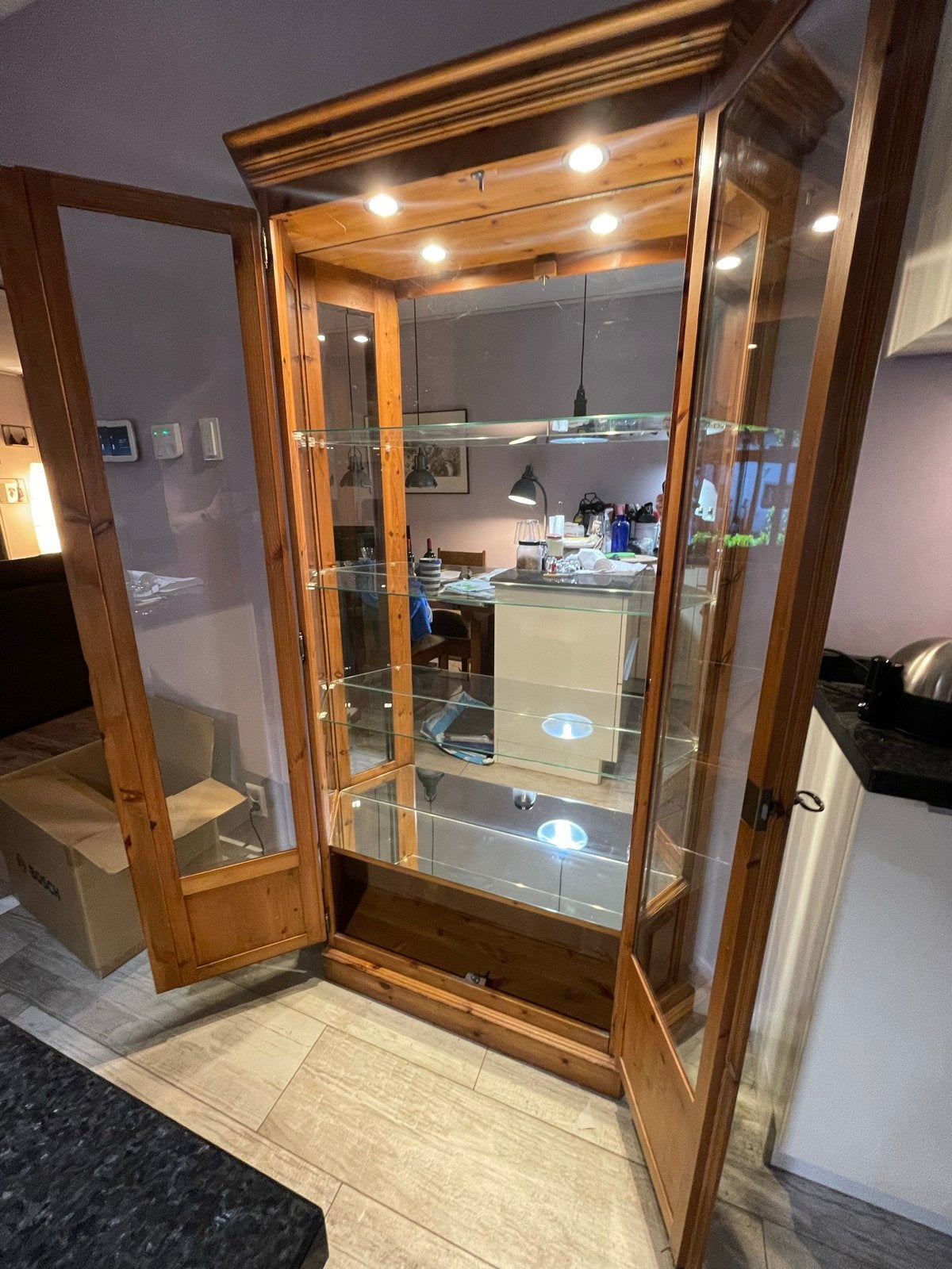 Grenen kast met glazen deuren en planken, Huis en Inrichting, Ophalen, Gebruikt, 100 tot 150 cm, 25 tot 50 cm