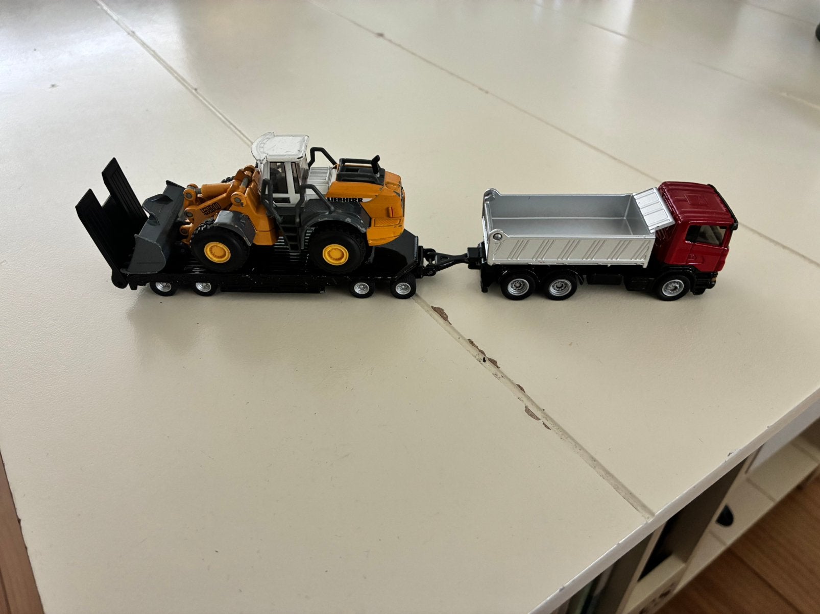 Siku Scania met aanhanger en shovel, Ophalen of Verzenden, Zo goed als nieuw, Overige typen