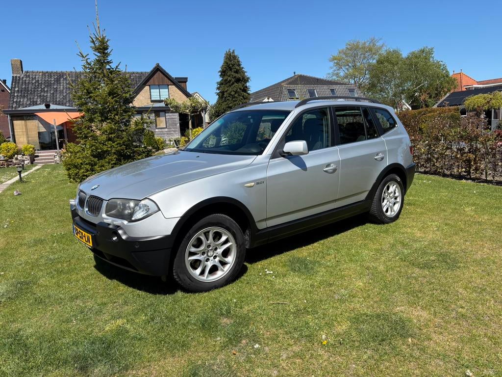 BMW X3 3.0 I AUT 2006 Grijs, Auto's, Automaat, Zwart, 2000 kg, Vierwielaandrijving
