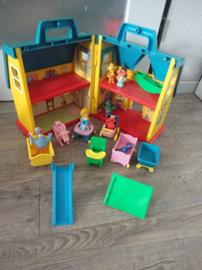 LEUK  VINTAGE SPEELHUISJE VAN SESAMSTRAAT//POPPENHUIS, Ophalen of Verzenden, Gebruikt, Kunststof