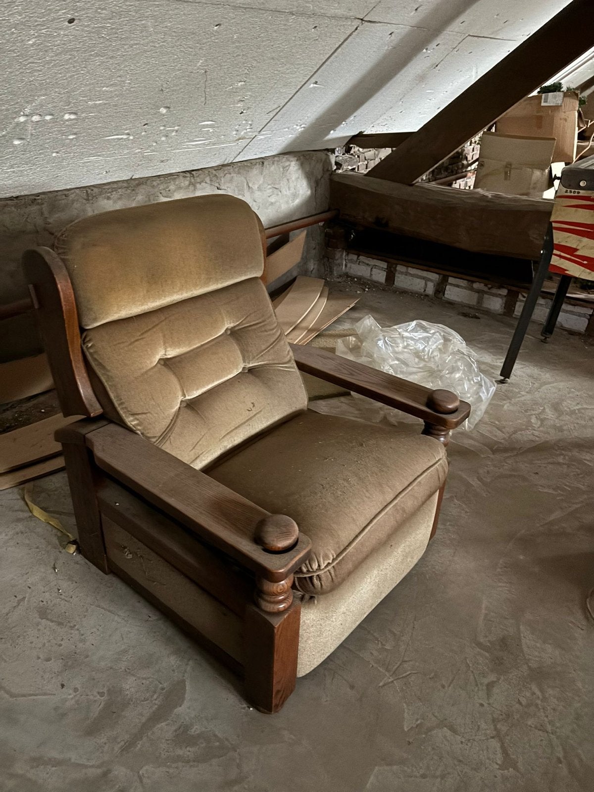Vintage fauteuil met houten frame en stoffen bekleding, Ophalen, Gebruikt, 75 tot 100 cm, 50 tot 75 cm