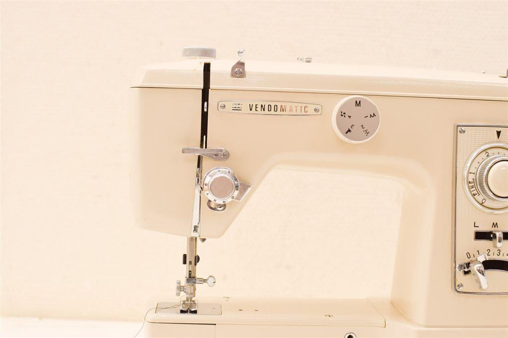 Vendomatic Naaimachine 46120, Hobby en Vrije tijd, Naaimachines en Toebehoren, Ophalen of Verzenden, Nieuw, Naaimachine, Singer