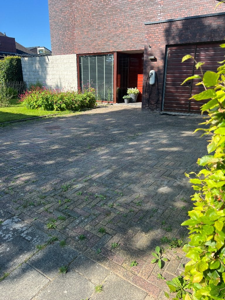 Strakke bestrating nodig?, Ophalen