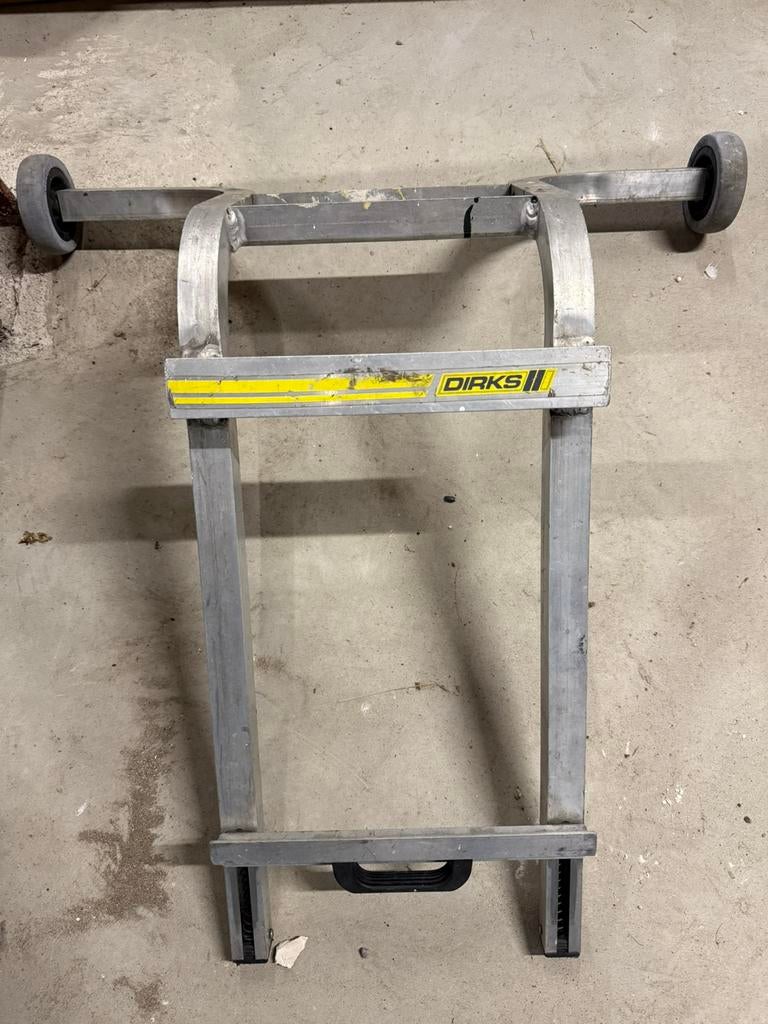 Twee Dirks ladderafhouders voor 35 cm optrede, Ophalen, Gebruikt, Minder dan 2 meter