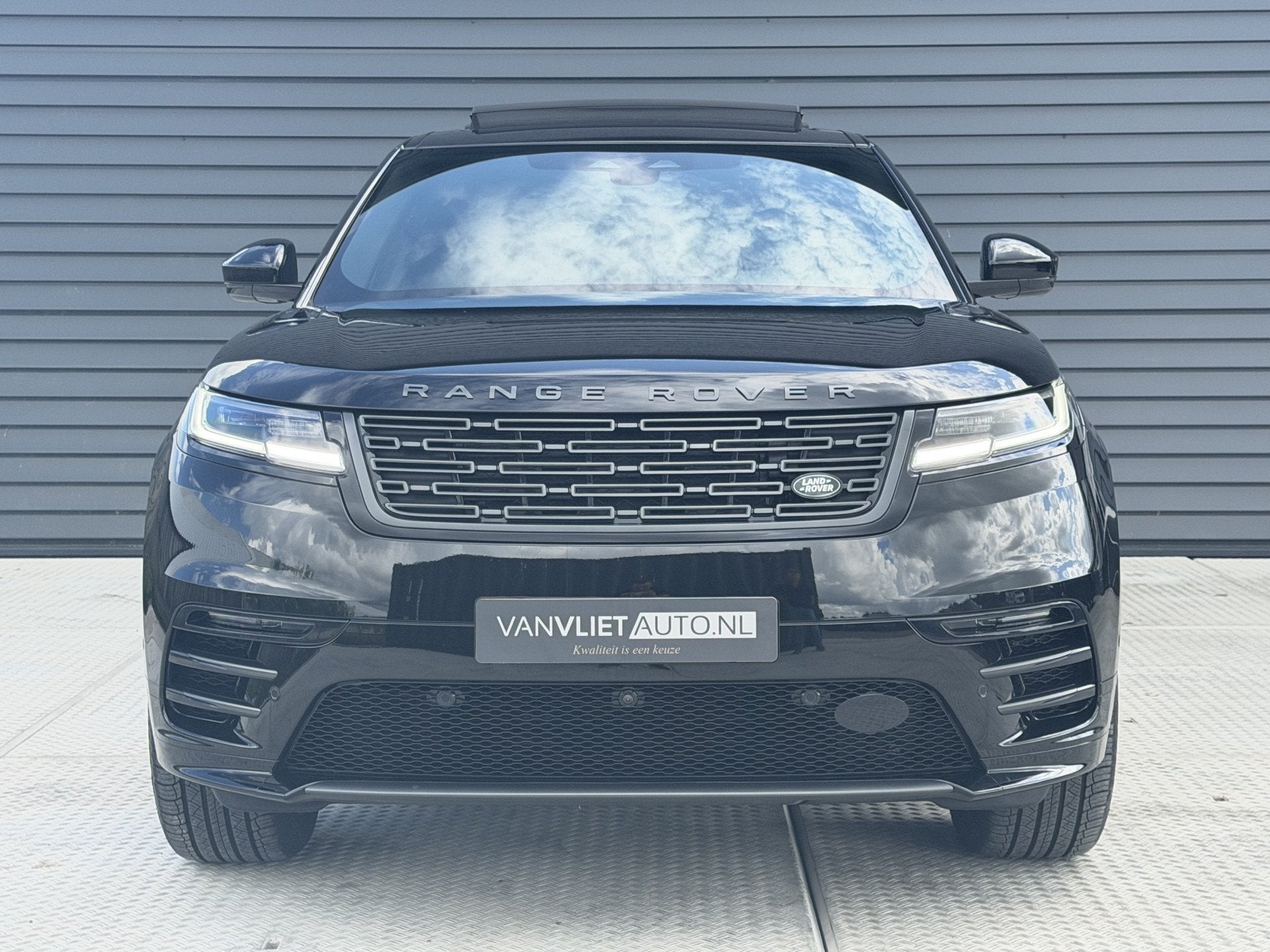 Land Rover Range Rover Velar 2.0 P400e Dynamic SE | Panorama, Auto's, Automaat, Gebruikt, 2000 kg, Zwart