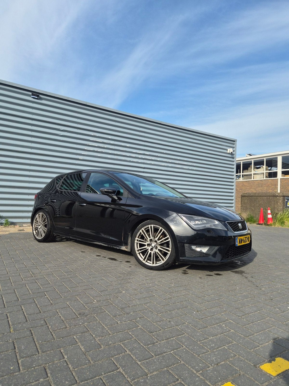 Seat Leon 1.6 TDI 77KW/105PK Dsg-7 2015 Zwart, 1206 kg, 4 cilinders, Leon, Zwart