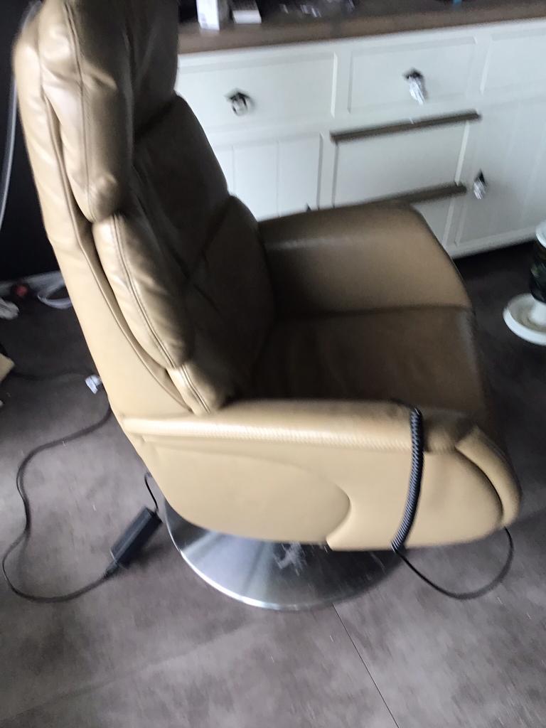 Te koop sta-op stoel, Ophalen, Leer, Zo goed als nieuw, 75 tot 100 cm