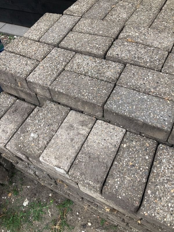 +/- 14m2 Beton klinkers gratis afhalen, Ophalen, Gebruikt, Klinkers, 10 m² of meer