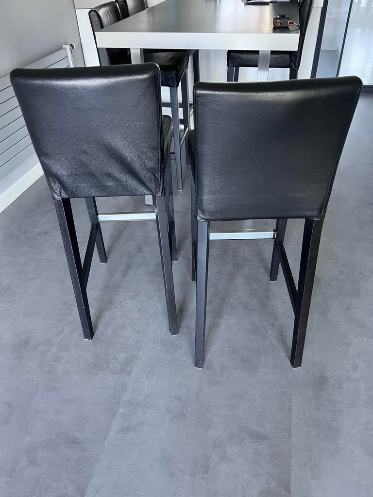 5 zwarte IKEA barkrukken met rugleuning - 104cm hoog, Huis en Inrichting, Complete eetkamers, Ophalen, Zo goed als nieuw, 4 tot 6 stoelen
