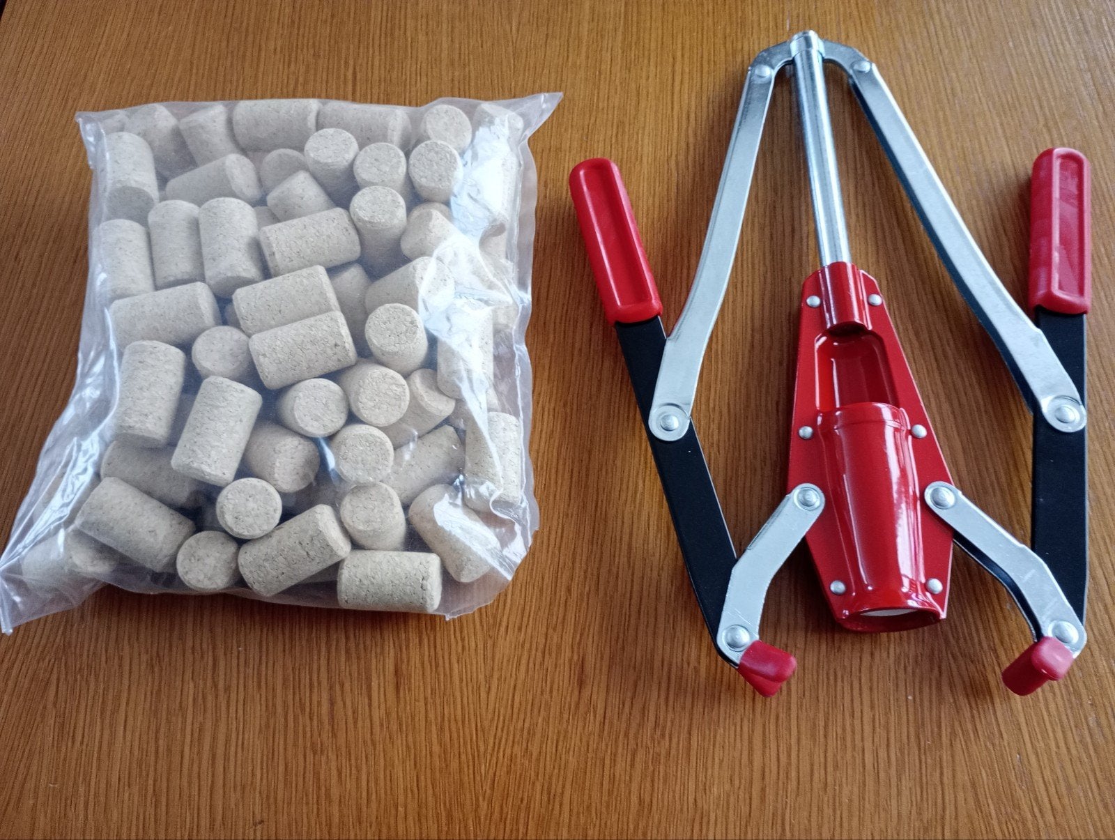 Wijnkurkapparaat met 100 nieuwe kurken, Ophalen of Verzenden, Zo goed als nieuw