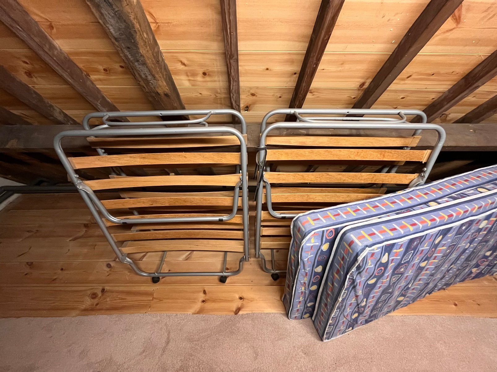 2 vouwbedden / opklapbedden – 90 x 200 cm – met matras, Huis en Inrichting, Slaapkamer | Bedden, Ophalen, Verstelbaar, 90 cm, Eenpersoons
