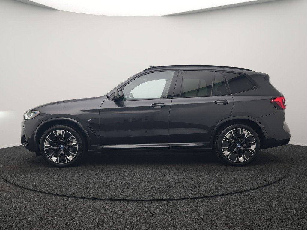 BMW iX3 M Sport 80 kWh 286pk Dealer O.H. | Panodak | Adaptiv, Achterwielaandrijving, Gebruikt, 80 kWh, 2155 kg