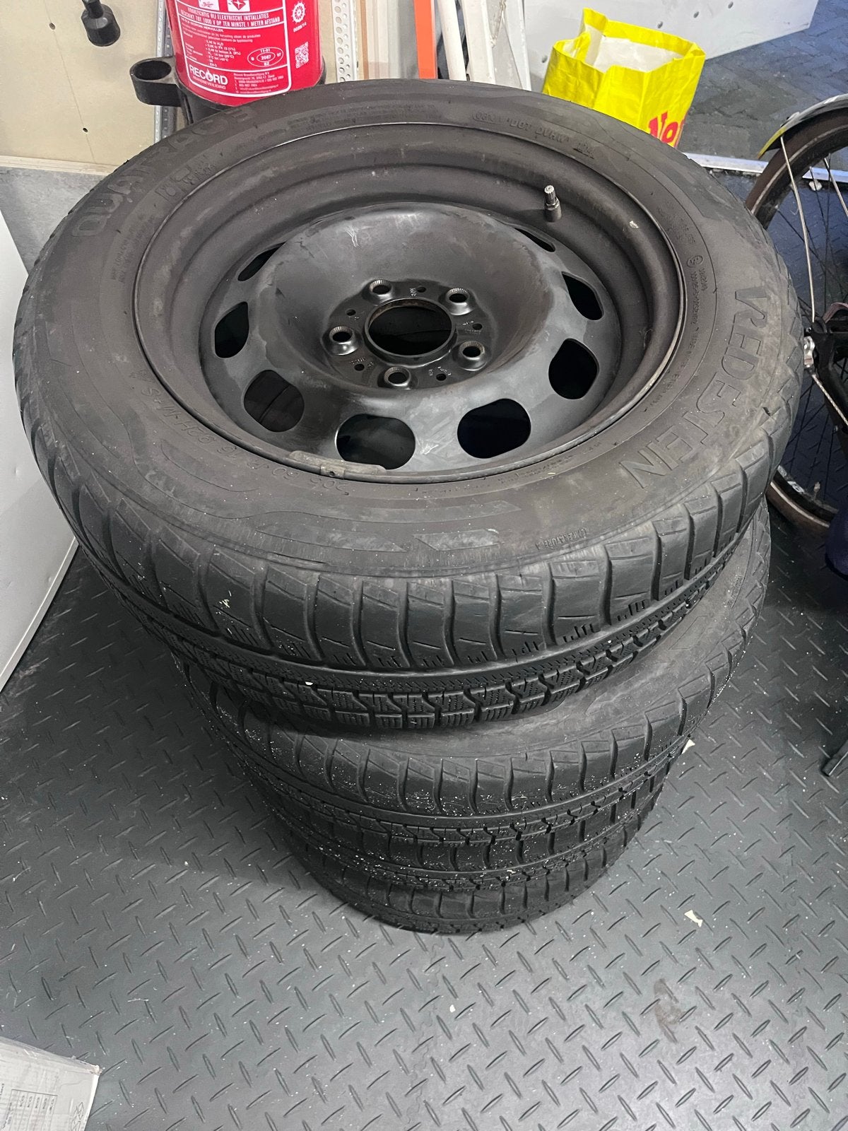 Bmw bridgestone breedset banden plus winterbanden met velg, Ophalen, 18 inch, Gebruikt, Winterbanden