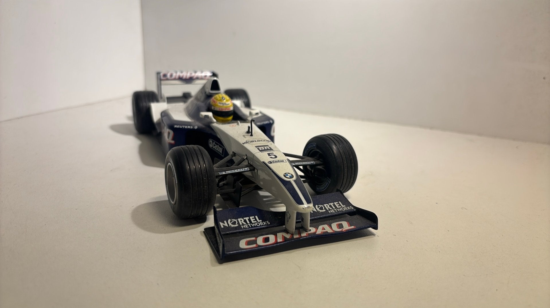 F1 bmw Williams fw23 r.Schumacher hot wheels 1.18, Hobby en Vrije tijd, Modelauto's | 1:18, Ophalen of Verzenden, Bburago, A, A