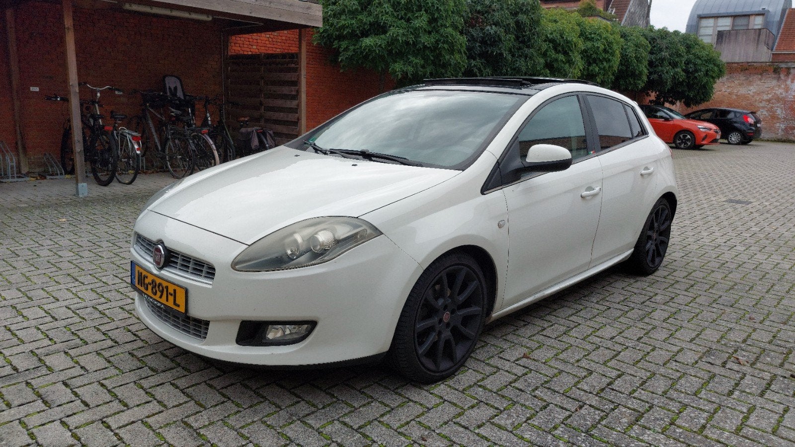 Fiat Bravo 1.4 16V Edizione Sport | APK 2027, Voorwielaandrijving, Stof, Zwart, 4 cilinders