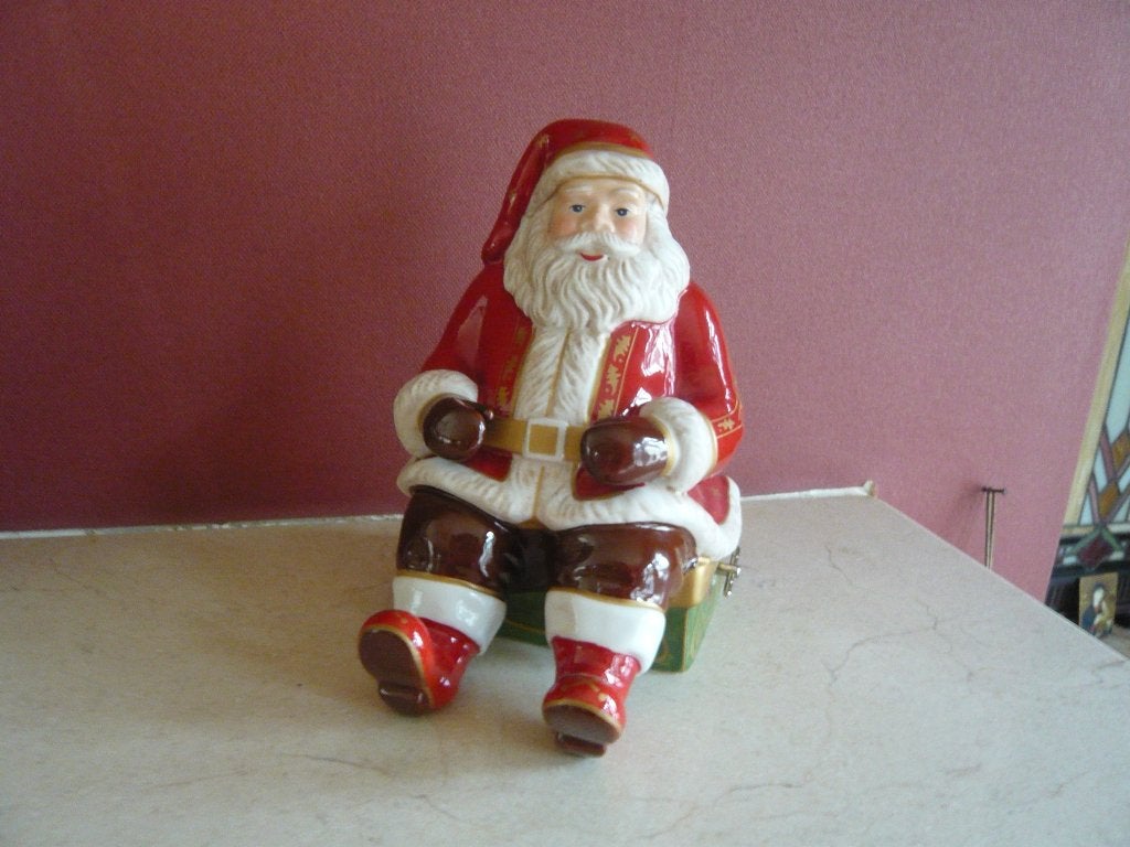 Villeroy & Boch speeldoos met dikke Kerstman op slee 17cm, Diversen, Kerst, Ophalen of Verzenden, Nieuw