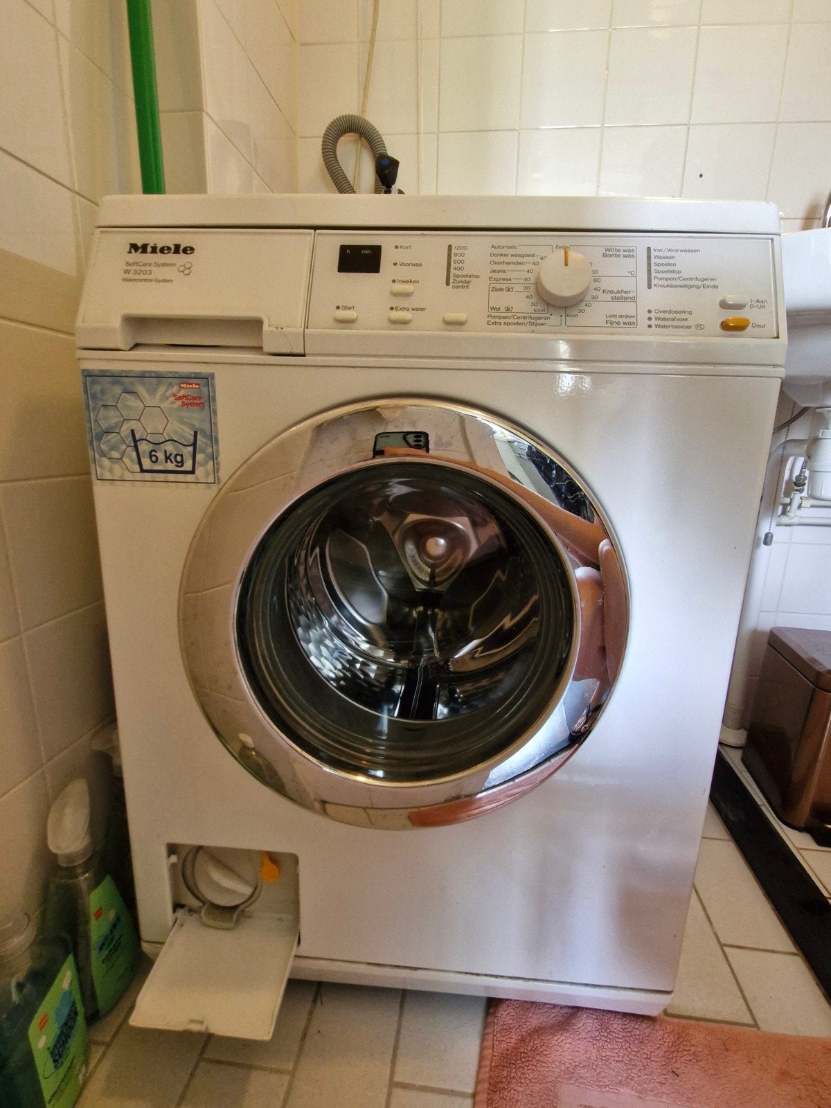 GRATIS Miele Wasmachine. Ophalen tussen 5 & 10 september, Ophalen, 1200 tot 1600 toeren, Gebruikt, 4 tot 6 kg