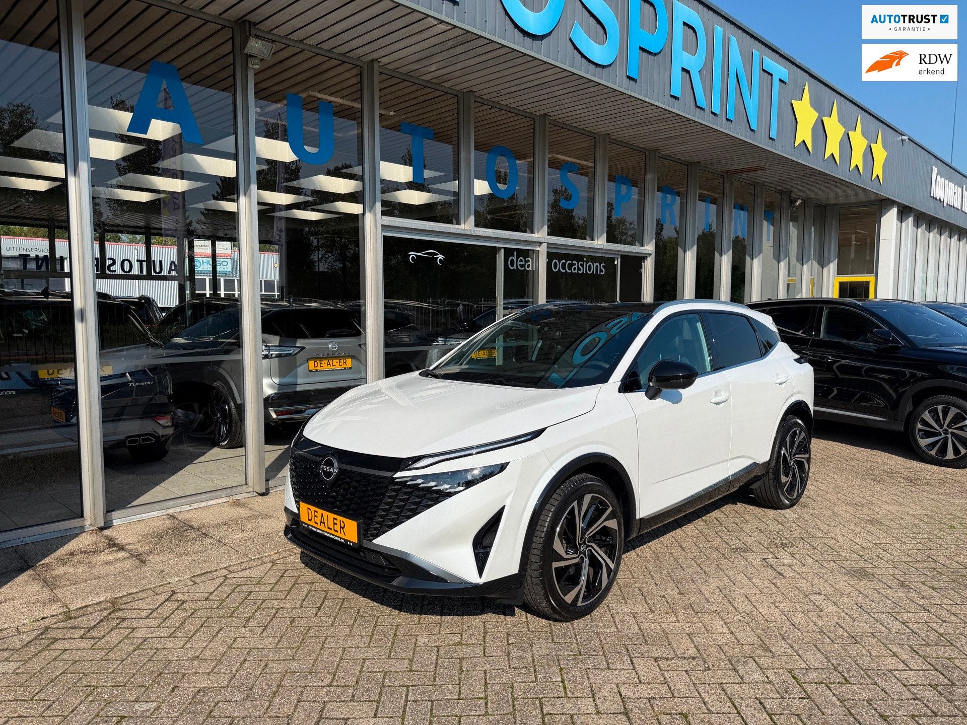 Nissan Qashqai 1.3 MHEV Xtronic Tekna Plus 158PK /PANORAMADA, Auto's, Gebruikt, Zwart, 4 cilinders, Wit