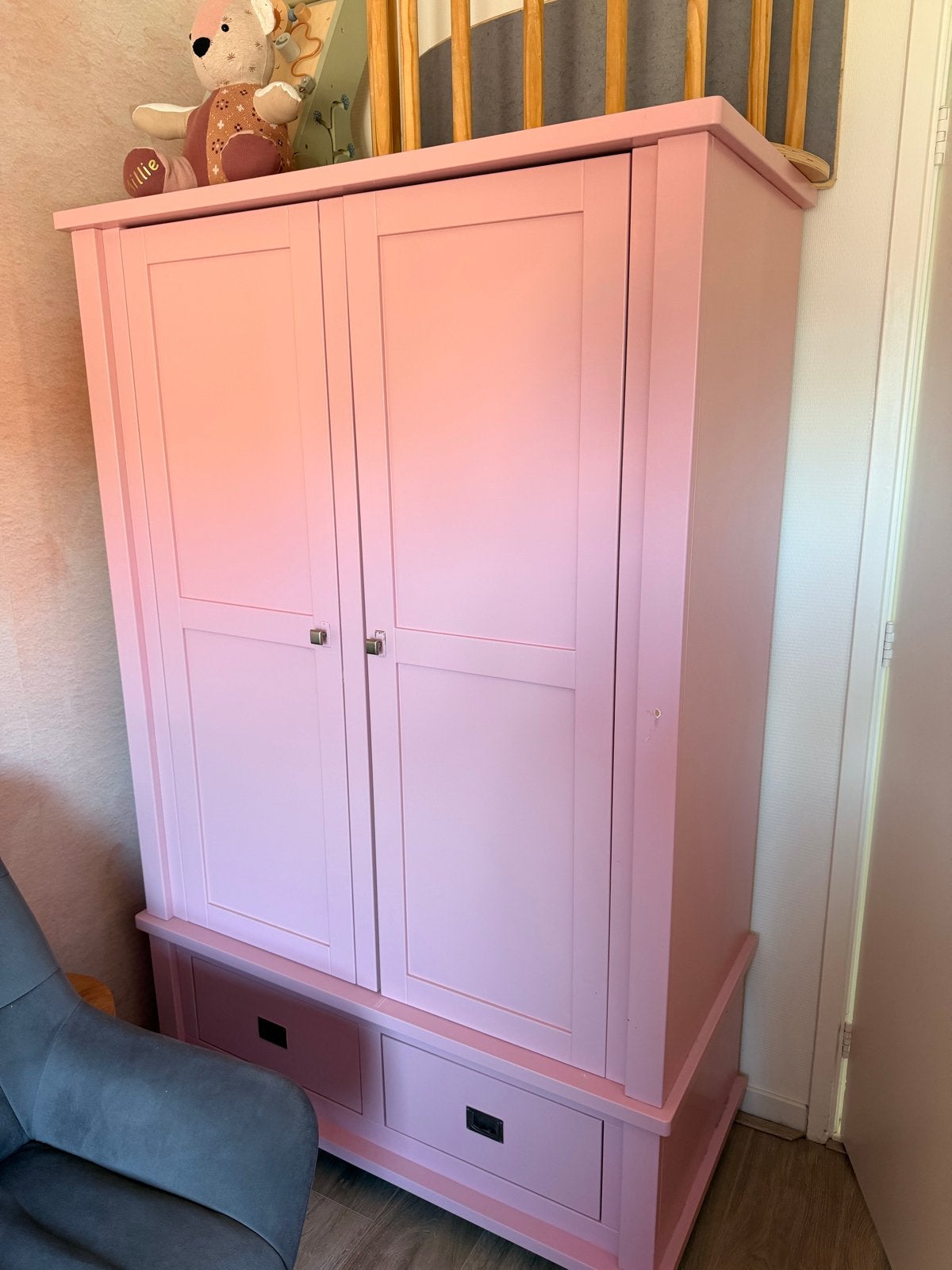 Roze babykamer set: Hoge kast en commode, Ophalen, Gebruikt, 50 tot 70 cm, 105 cm of meer