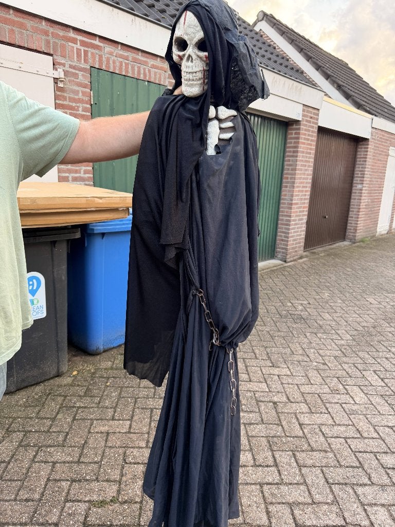 TE KOOP skelet groot met cape E.D., Versiering, Halloween of Griezel, Nieuw, NVT