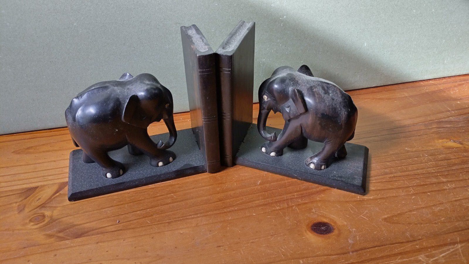 Antieke olifant boekensteunen - handgesneden hout, Ophalen