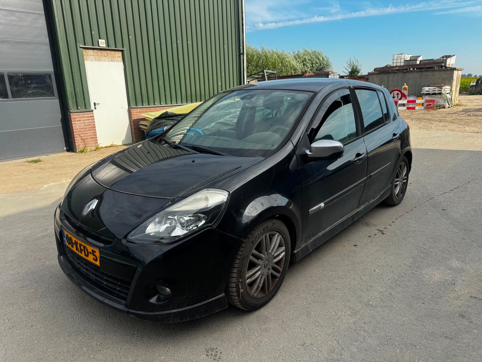 Renault Clio 1.6 GT *koppeling slipt* export*, Auto's, Renault, Voorwielaandrijving, Automatische klimaatregeling, 535 kg, Gebruikt