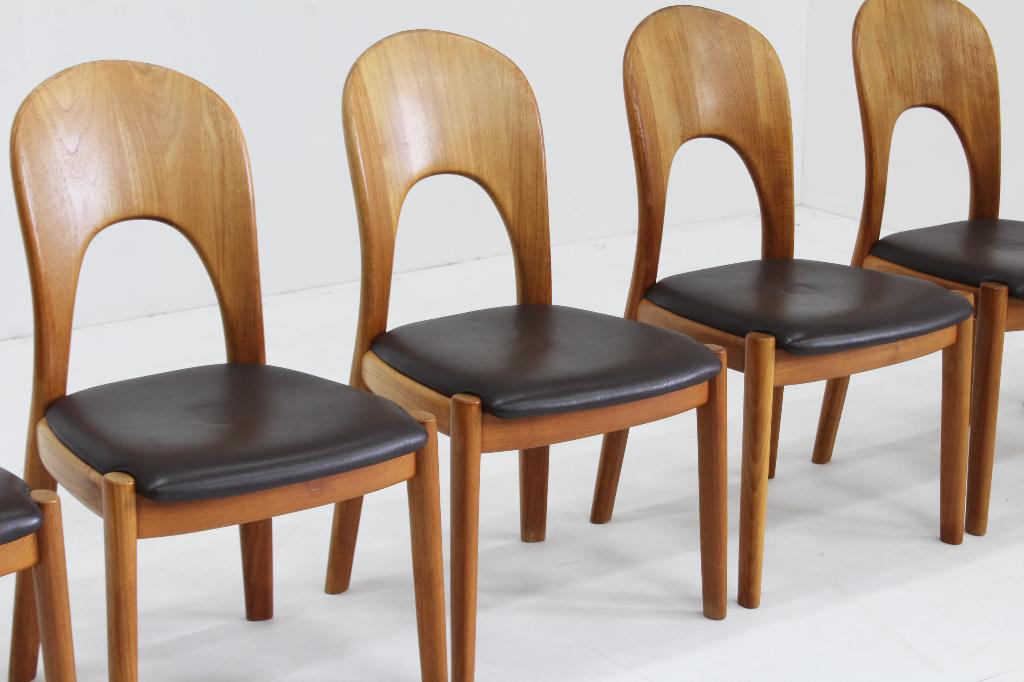 Vintage Deense eetkamer stoelen Niels Koefoed massief teak, Vintage, Scandinavisch, Bruin, Ophalen of Verzenden, Zo goed als nieuw