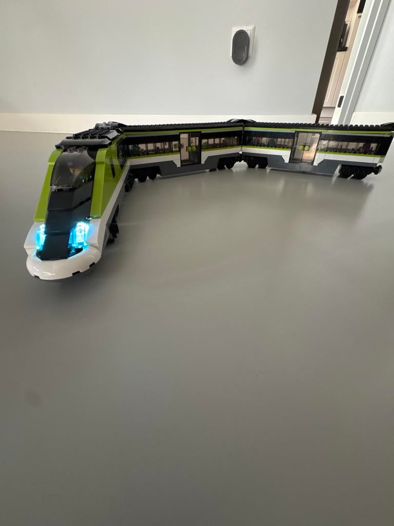 Lego trein met verlichting en extra onderdelen, Ophalen of Verzenden, Gebruikt