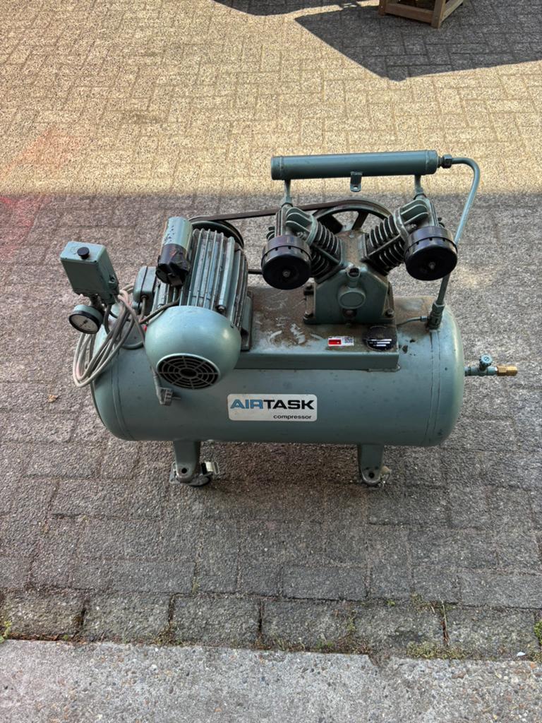 Airtask compressor, Ophalen, Gebruikt, 6 tot 10 bar, Minder dan 200 liter/min
