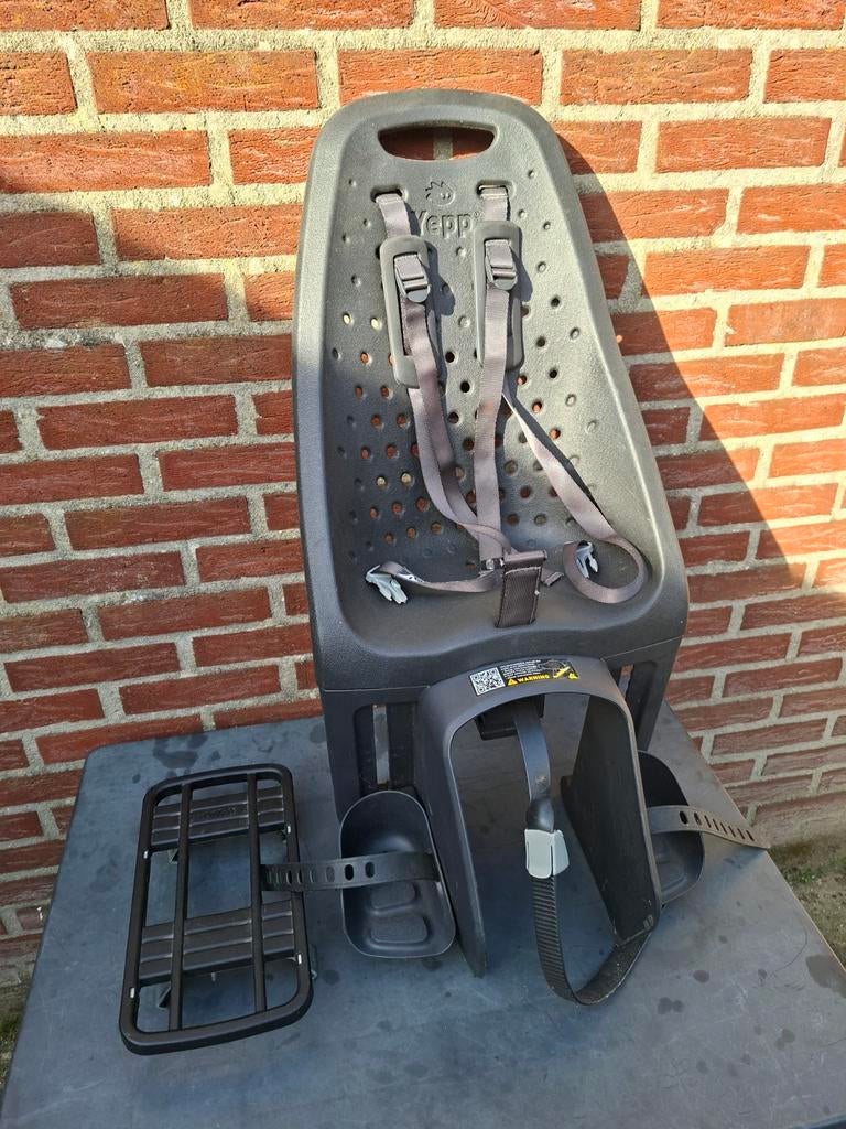 Yepp fietsstoeltje met adapter bagagedrager, Ophalen, Achterzitje, Yepp, Voetsteuntjes