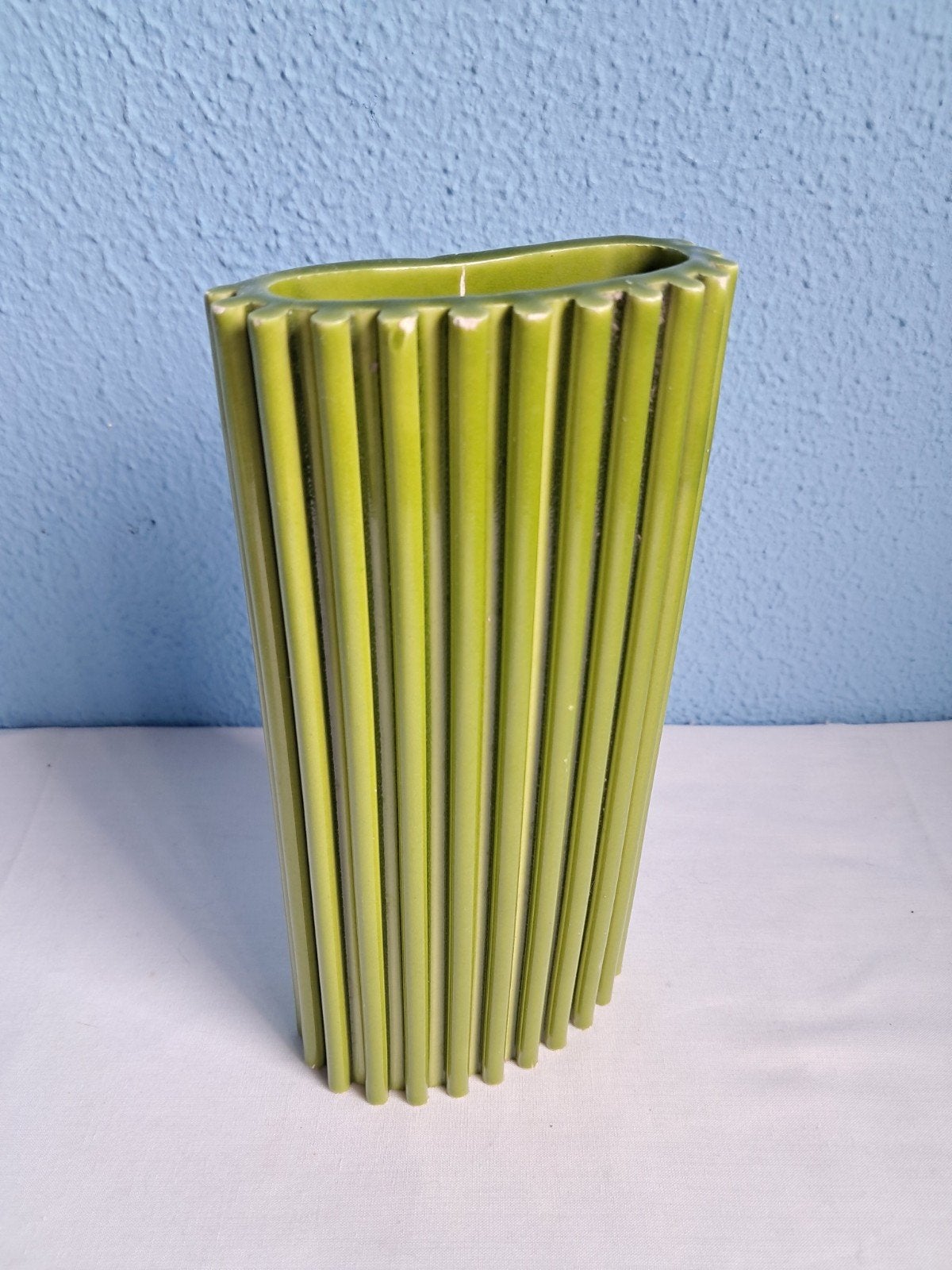 Vintage groene keramische wandvaas., Antiek en Kunst, Ophalen of Verzenden