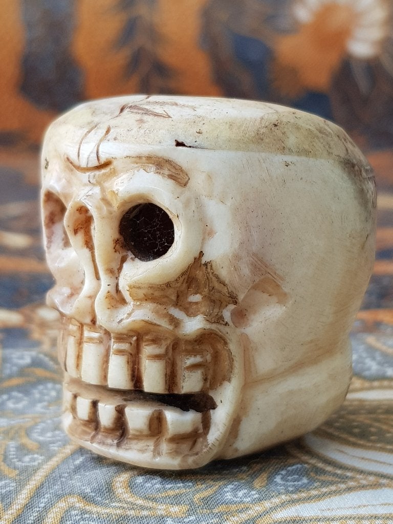 Mooie antieke Oosterse doodskop van gesneden been 4,6 cm., Ophalen of Verzenden