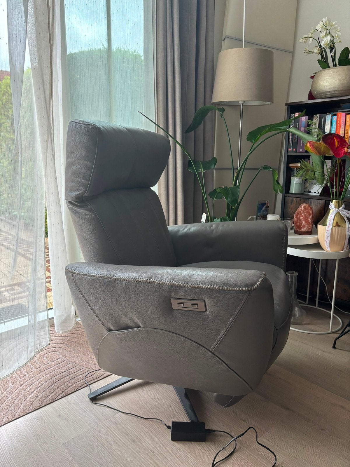 Grijs elektrisch relax fauteuil, Ophalen, Overige materialen, Gebruikt, 75 tot 100 cm