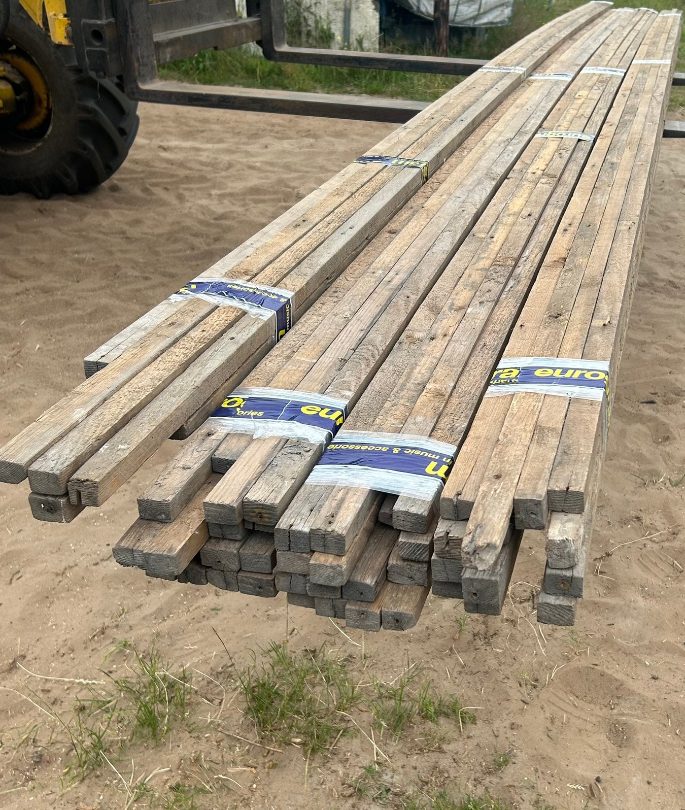 Panlatten 64 stuks 570x3x2 cm met lichte houtwor, Doe-het-zelf en Verbouw, Ophalen, Gebruikt, Minder dan 25 mm, Plank